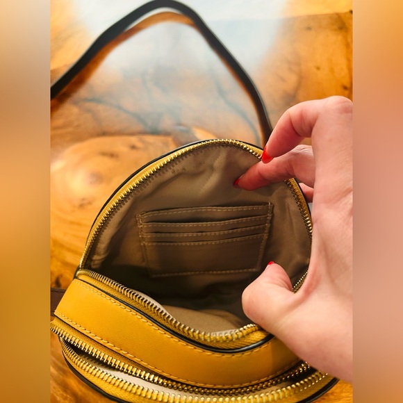 Nine West Round Crossbody Purse 
Snakeskin Browns/Cognac Multicolor
NWithoutTag - Picture 10 of 16